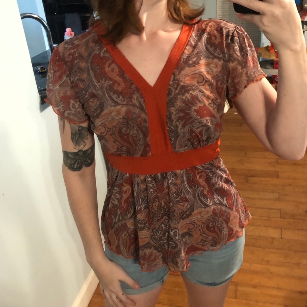 Cha cha vente Orange paisley mesh top with a boho vibe Size M
